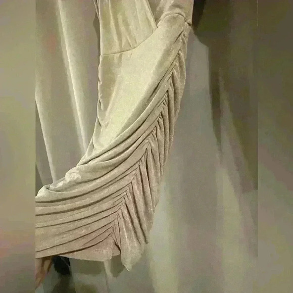 Women’s Tan Forever 21 V-Neck Dress - Picture 2 of 6